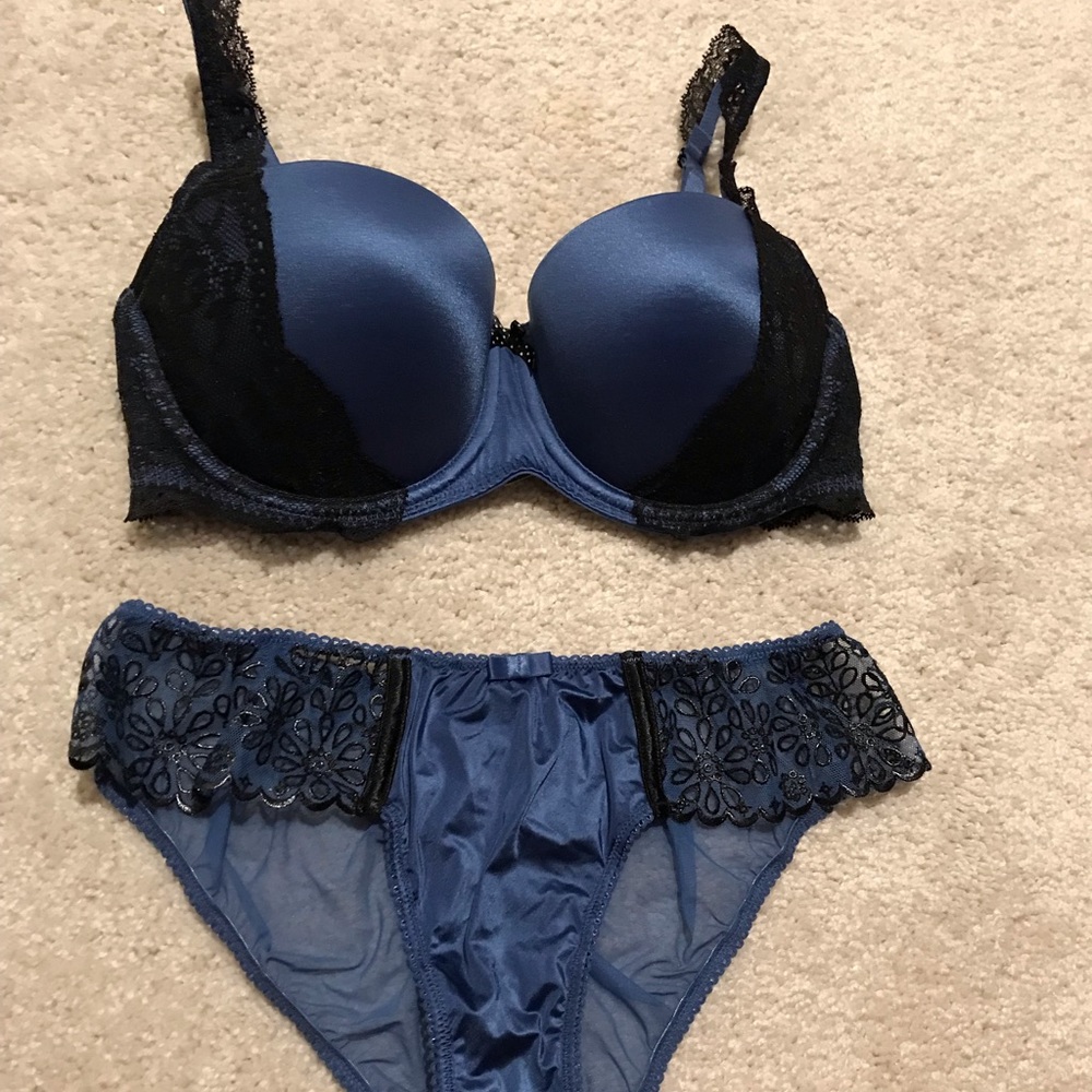 Victoria’s Secret NWOT lingerie set balconies bra